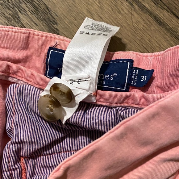 vineyard vines men’s pink shorts - Picture 2 of 4
